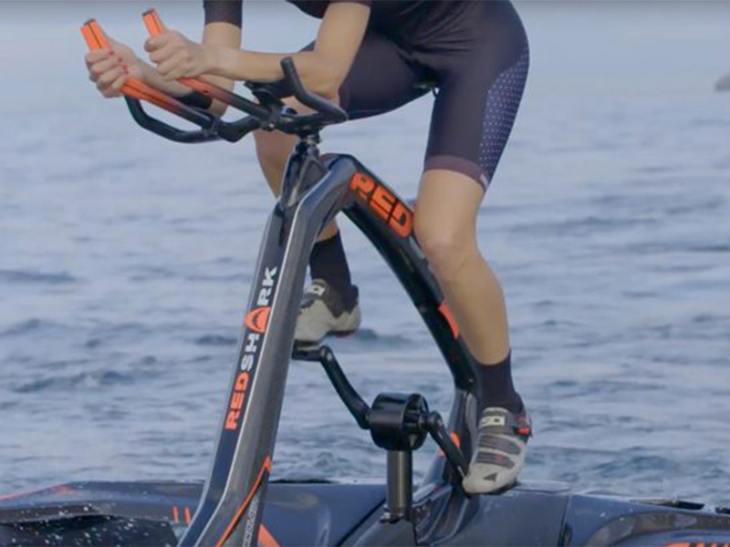 إطلاق 3 نسخ من القوارب متعددة الأبدان RedShark trimaran